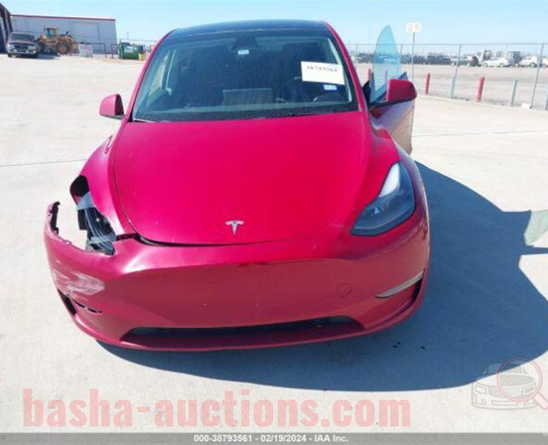 2023 Tesla Model Y Awd  احمر