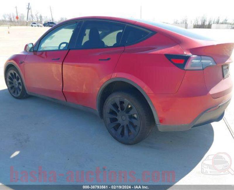 2023 Tesla Model Y Awd  احمر