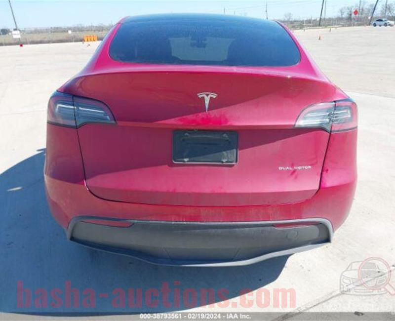 2023 Tesla Model Y Awd  احمر